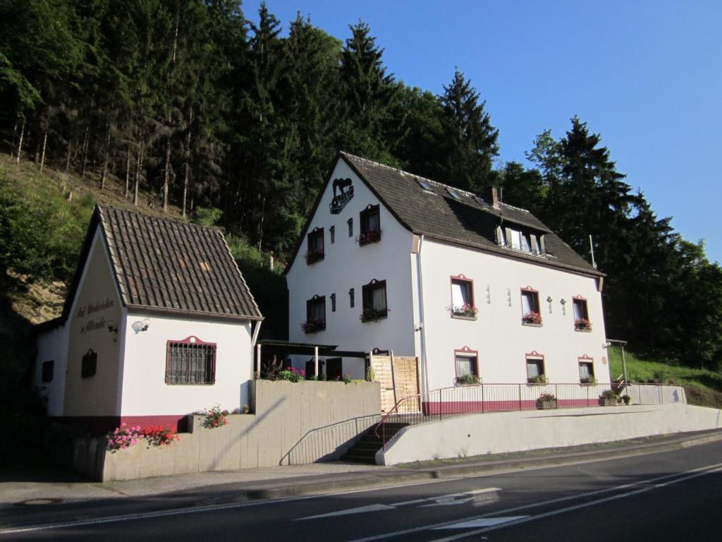 Hotel Gastehaus Am Fels Altenahr Exterior foto